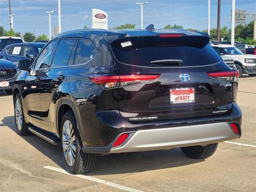 2022 Toyota Highlander Hybrid Platinum
