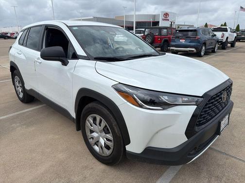 Pearl 2025 Toyota Corolla Cross L