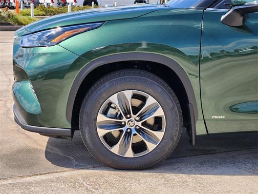 2025 Toyota Highlander Hybrid XLE