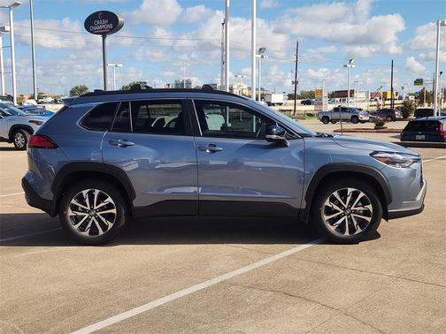 2025 Toyota Corolla Cross XLE