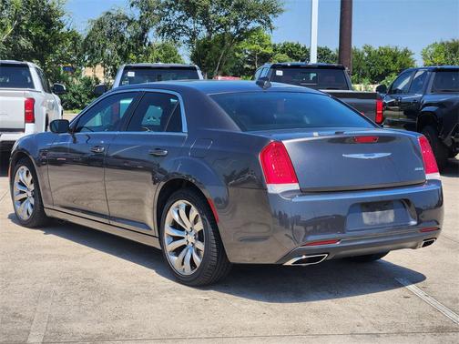 2019 Chrysler 300 Touring