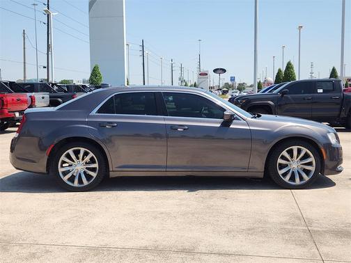 2019 Chrysler 300 Touring