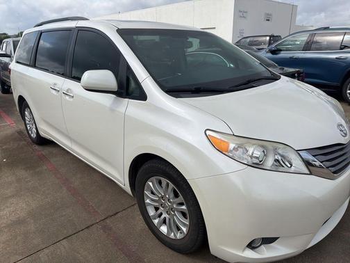 2017 Toyota Sienna XLE Premium