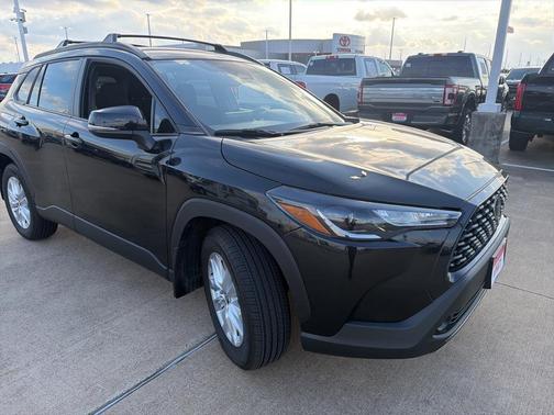 2025 Toyota Corolla Cross LE