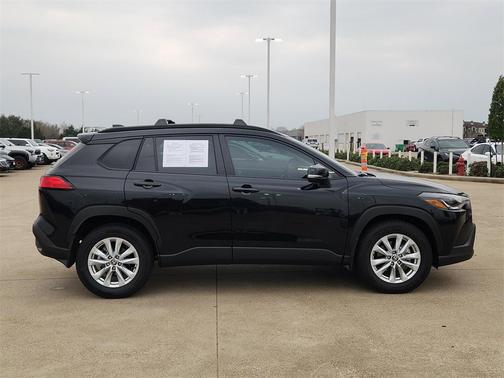 2025 Toyota Corolla Cross LE