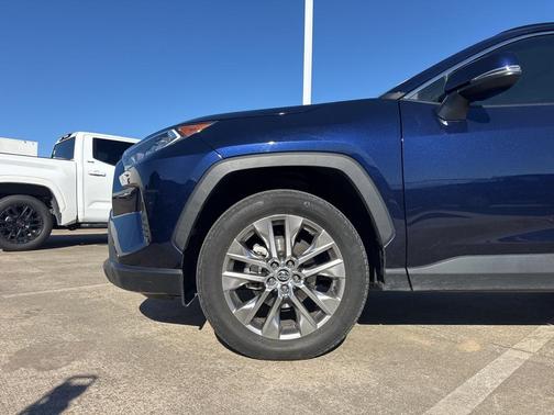 2020 Toyota RAV4 XLE Premium