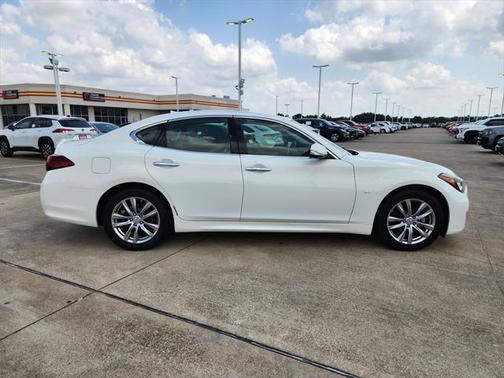 2015 INFINITI Q70 3.7