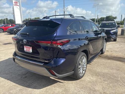 2025 Toyota Highlander Platinum