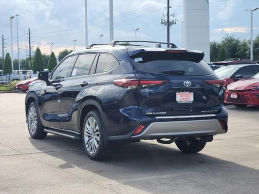 2025 Toyota Highlander Platinum