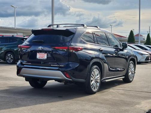 2025 Toyota Highlander Platinum