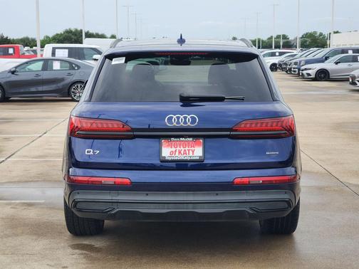 Navarra Blue Metallic 2023 Audi Q7 55 Prestige