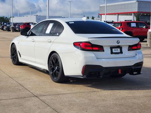 Alpine White 2022 BMW 530 i