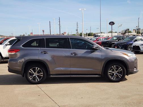 2018 Toyota Highlander LE I4