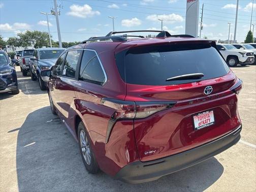 2025 Toyota Sienna XLE 8 Passenger