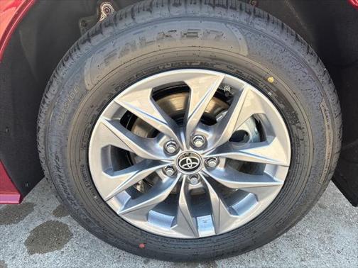 2025 Toyota Sienna XLE 8 Passenger
