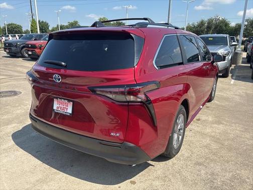 2025 Toyota Sienna XLE 8 Passenger