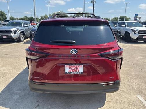 2025 Toyota Sienna XLE 8 Passenger