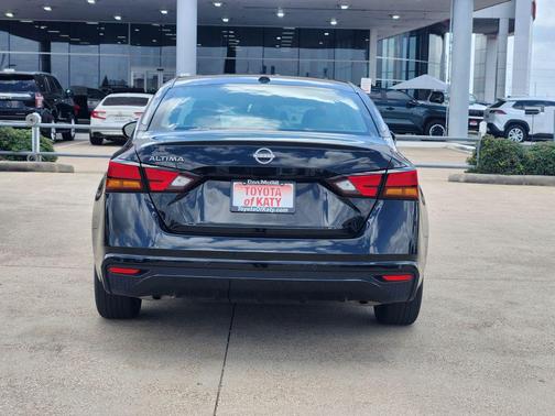 Super Black 2025 Nissan Altima 2.5 SV