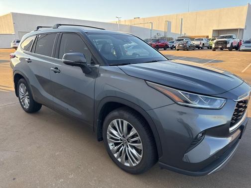 2024 Toyota Highlander Platinum