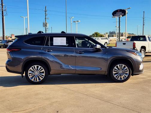 2024 Toyota Highlander Platinum