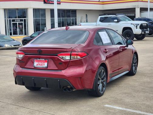 Pearl 2025 Toyota Corolla SE