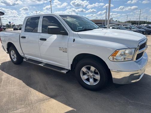 Bright White Clearcoat 2022 RAM 1500 Classic SLT