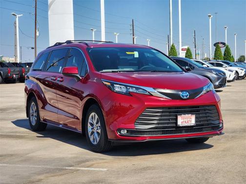 2025 Toyota Sienna XLE