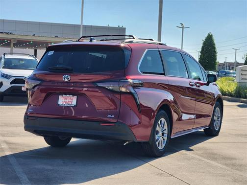 2025 Toyota Sienna XLE