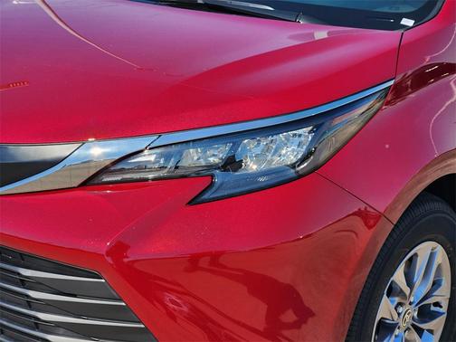 2025 Toyota Sienna XLE