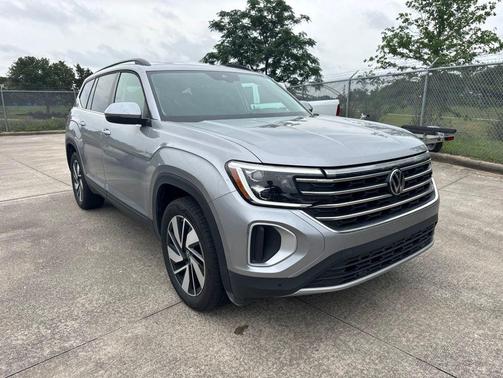 Silver Mist Metallic 2025 Volkswagen Atlas 2.0T SE w/Technology