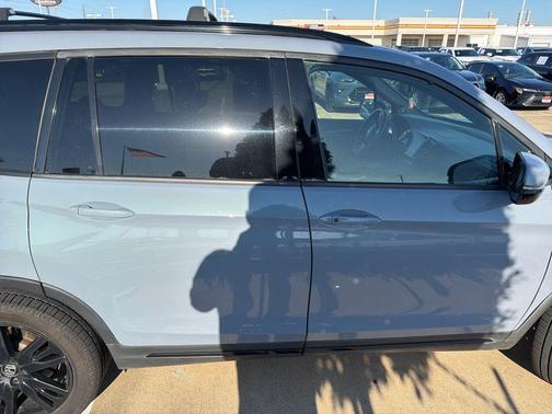 Lunar Silver Metallic 2022 Honda Pilot AWD Black Edition