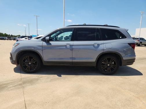 Lunar Silver Metallic 2022 Honda Pilot AWD Black Edition