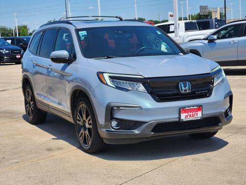 Lunar Silver Metallic 2022 Honda Pilot AWD Black Edition