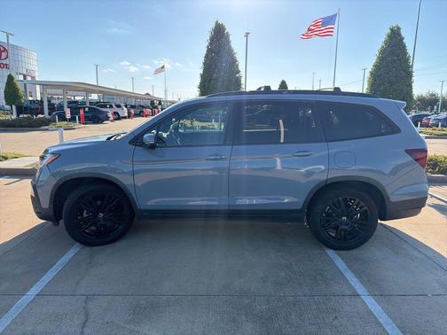 Lunar Silver Metallic 2022 Honda Pilot AWD Black Edition