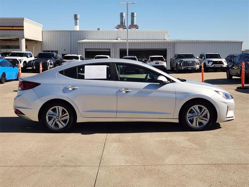 2019 Hyundai ELANTRA SEL