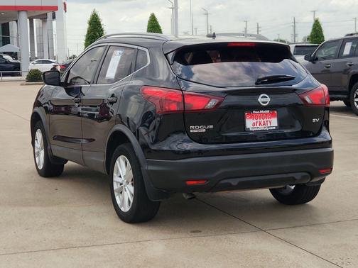 Magnetic Black 2018 Nissan Rogue Sport SV