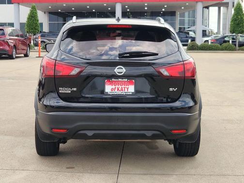 Magnetic Black 2018 Nissan Rogue Sport SV