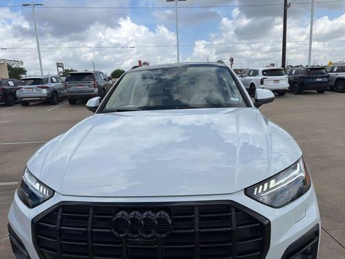Ibis White 2021 Audi Q5 45 Prestige