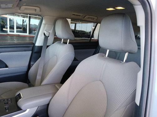 Celestial Silver Metallic 2023 Toyota Highlander L