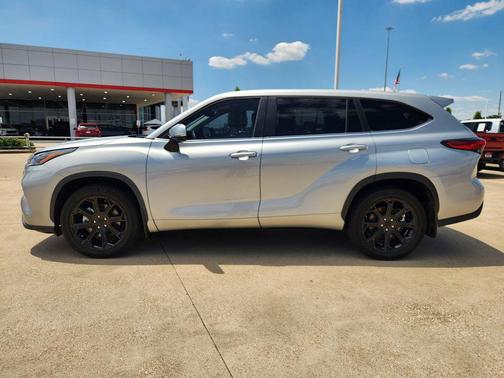Celestial Silver Metallic 2023 Toyota Highlander L