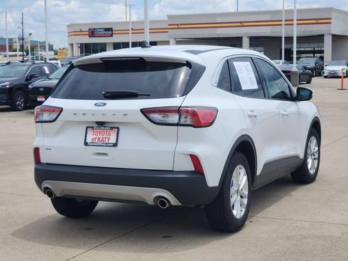 Oxford White 2021 Ford Escape SE