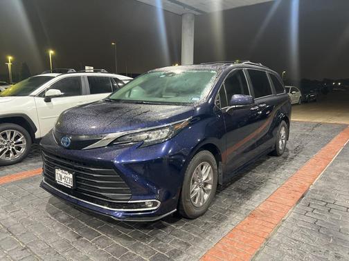 2024 Toyota Sienna XLE