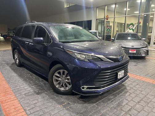 2024 Toyota Sienna XLE