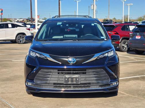 2024 Toyota Sienna XLE