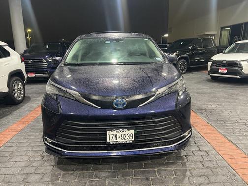 2024 Toyota Sienna XLE
