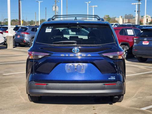 2024 Toyota Sienna XLE