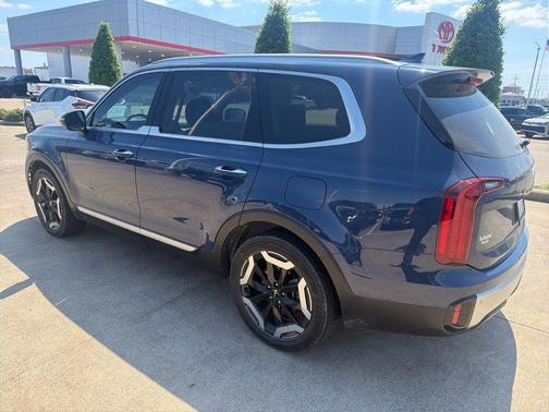 Midnight Lake Blue 2023 Kia Telluride S