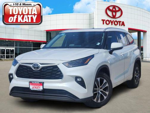 Pearl 2022 Toyota Highlander XLE