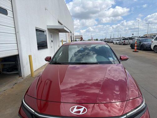 Ultimate Red 2024 Hyundai ELANTRA SE