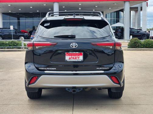 Midnight Black Metallic 2024 Toyota Highlander Platinum
